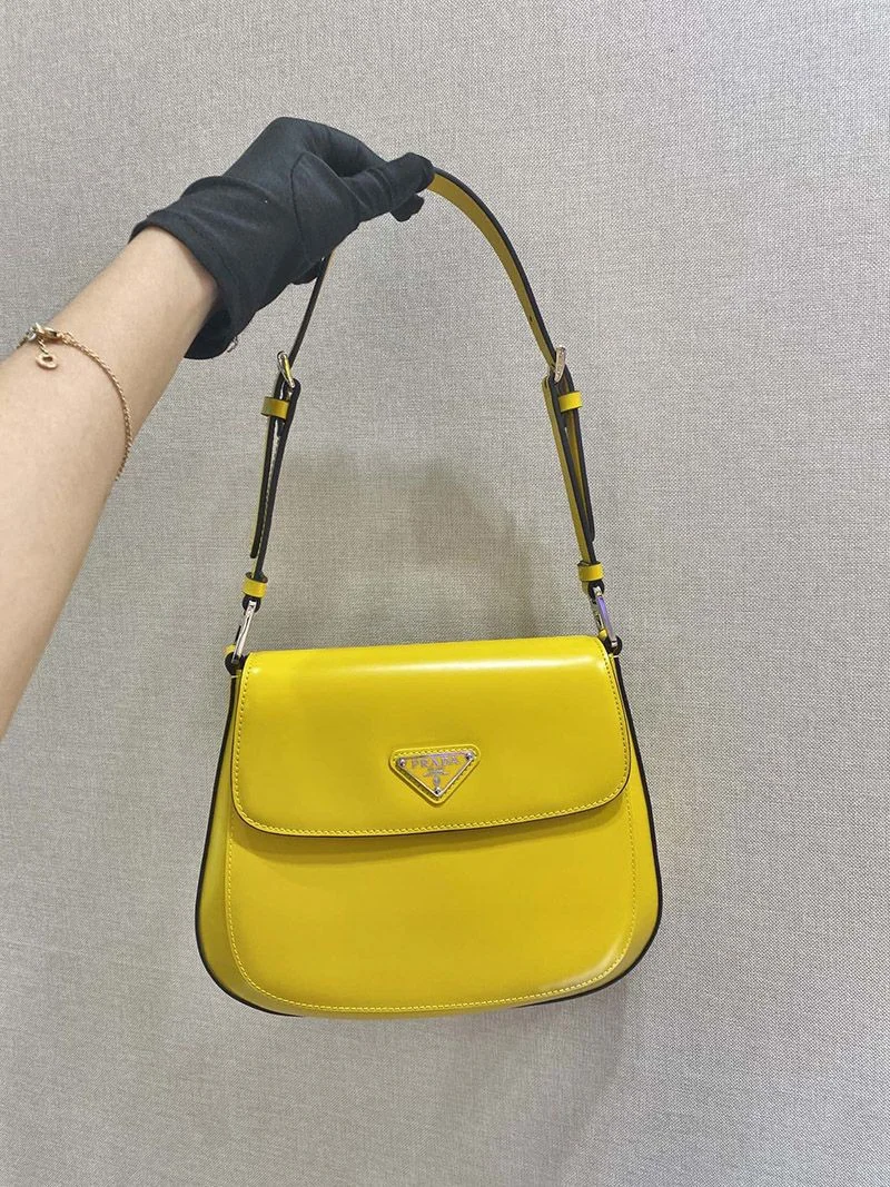 《大人気》プラダ★フラップ付きクレオショルダーバッグ コピー puy98195