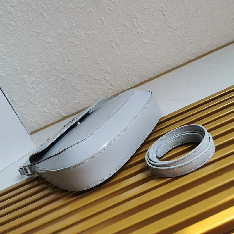 可愛い プラダ★フラップ付きクレオショルダーバッグ コピー pum64421