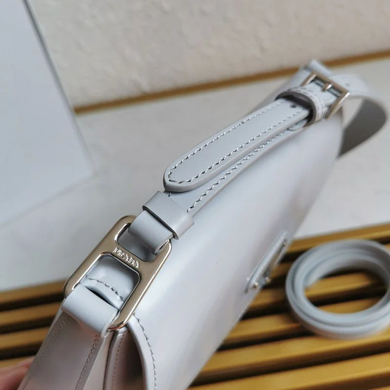 可愛い プラダ★フラップ付きクレオショルダーバッグ コピー pum64421