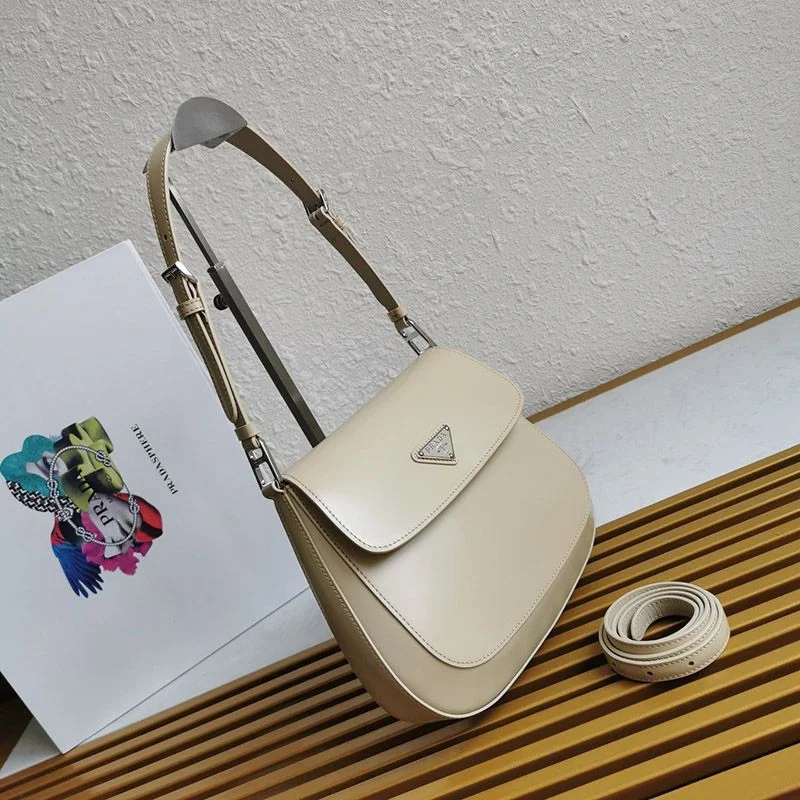 ★日本!!人気!プラダ★フラップ付きクレオショルダーバッグ コピー puf06475