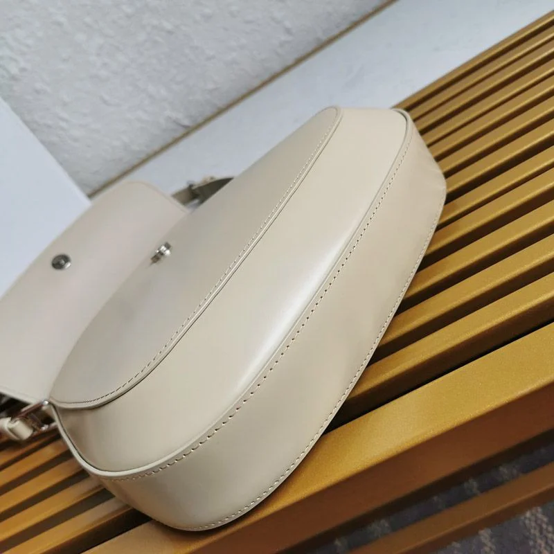 ★日本!!人気!プラダ★フラップ付きクレオショルダーバッグ コピー puf06475