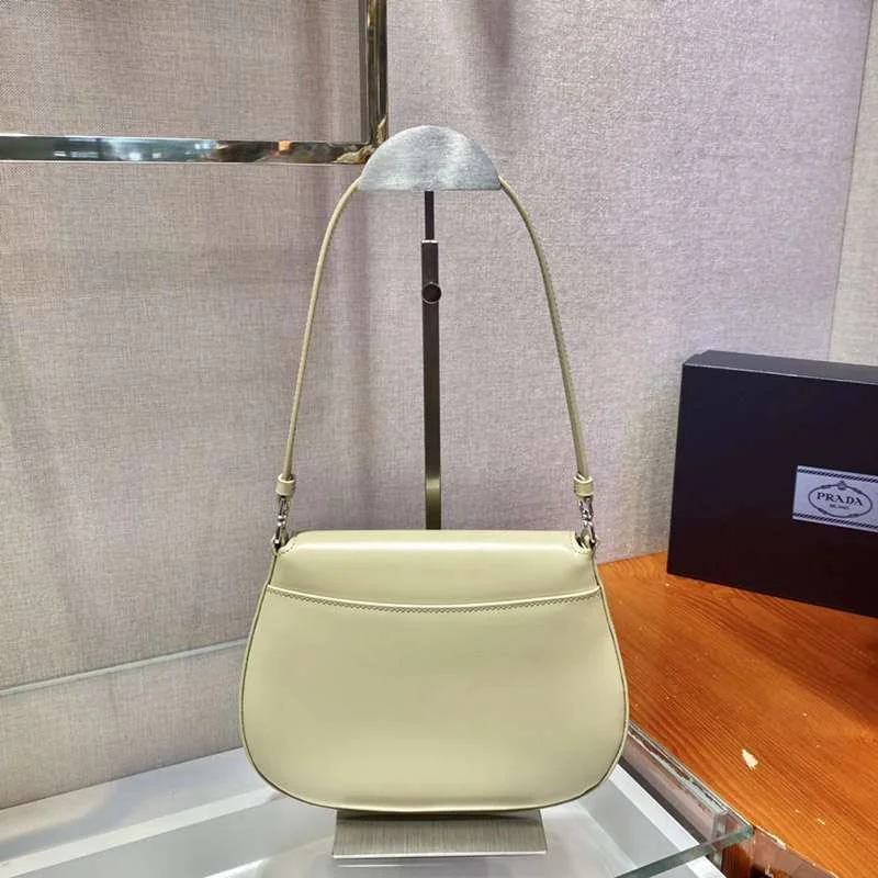 大人気!プラダ フラップ付きクレオショルダーバッグ コピー 1BD311