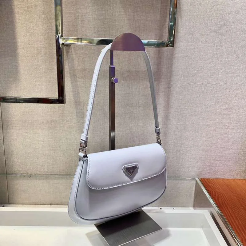 人気♡プラダ フラップ付きクレオショルダーバッグ コピー puh92450