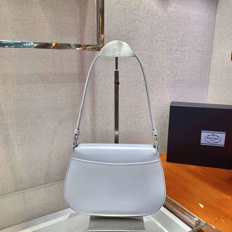 人気♡プラダ フラップ付きクレオショルダーバッグ コピー puh92450