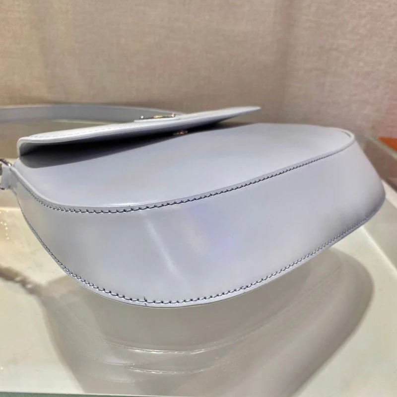 人気♡プラダ フラップ付きクレオショルダーバッグ コピー puh92450