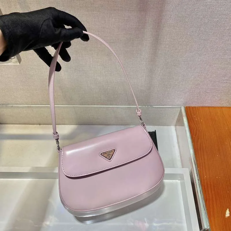 信用第一プラダ コピーフラップ付きクレオショルダーバッグ puf36101