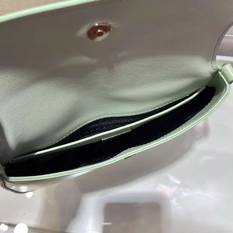 信用第一♪プラダ★フラップ付きクレオショルダーバッグ コピー送料込 pug57927