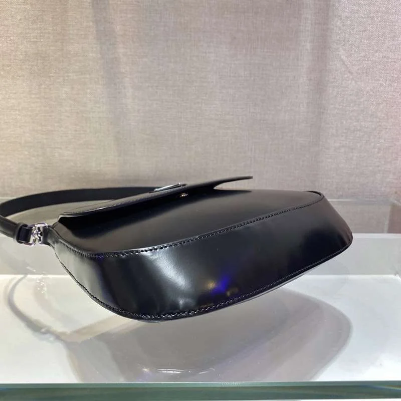 新作限定 プラダ★フラップ付きクレオショルダーバッグ 稀少 pup35338