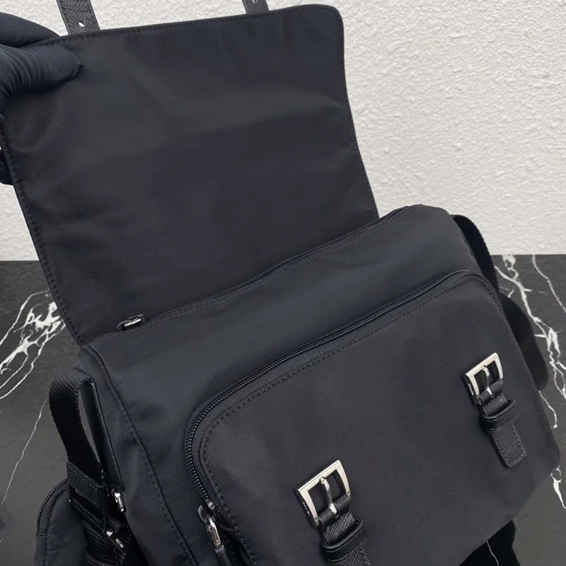 定番人気 プラダ 軽量ナイロンショルダーバックスーパーコピー puy71349