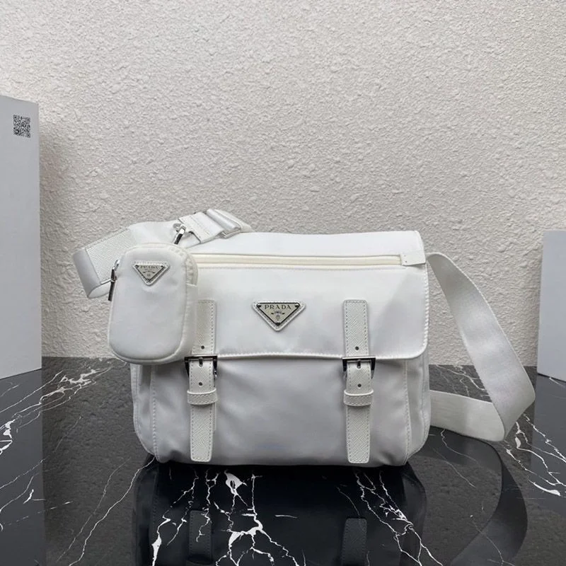 送料込 プラダ★セール!軽量ナイロンショルダーバックコピー♪ 1BD953