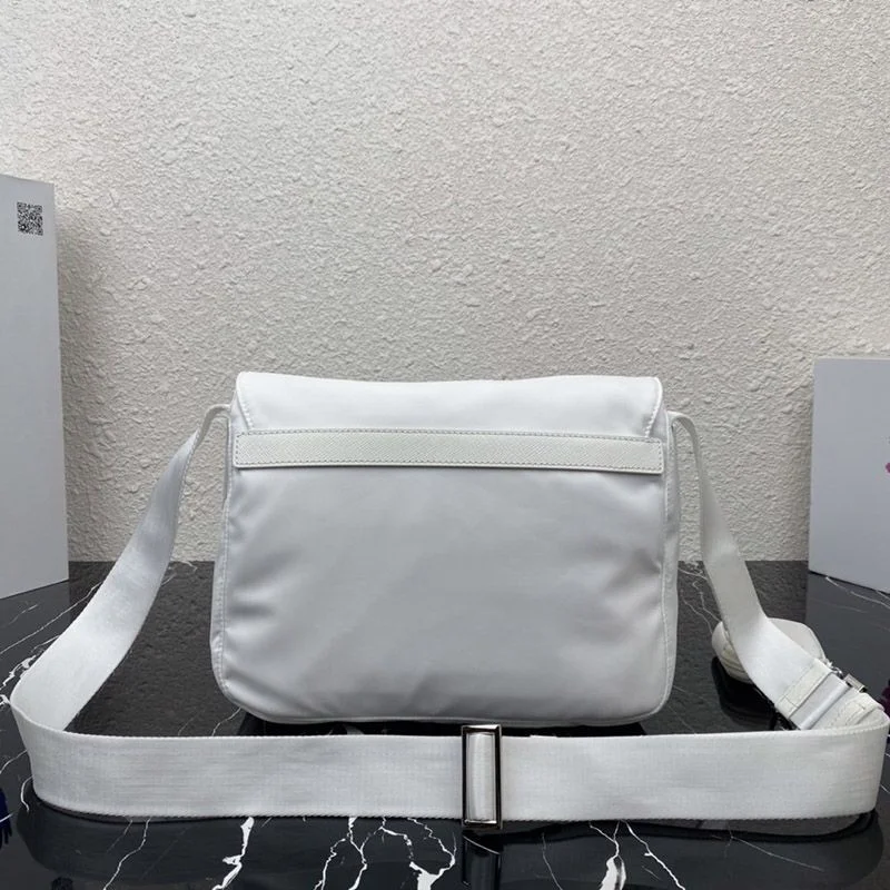送料込 プラダ★セール!軽量ナイロンショルダーバックコピー♪ 1BD953