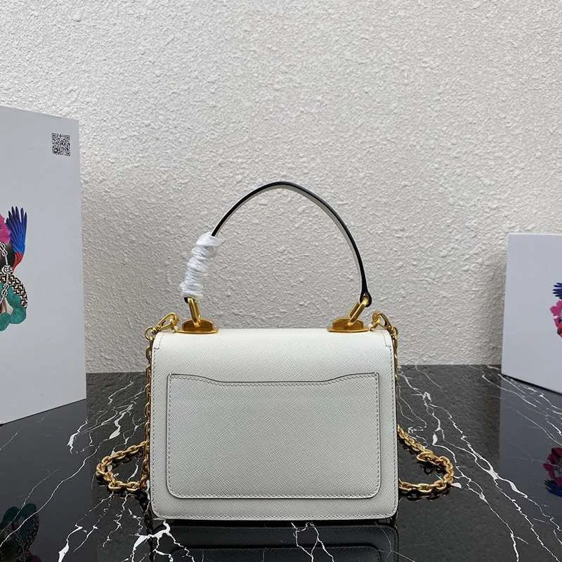 稀少 新作 プラダ コピーショルダーバッグ pua82734