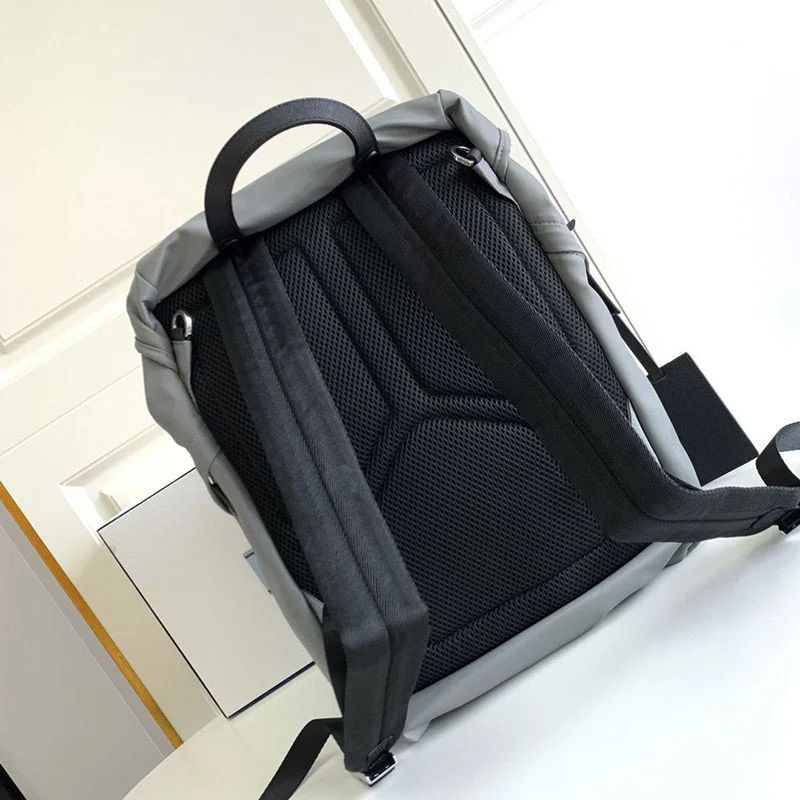 プラダ新作【ナイロン コピーサフィアーノバックパック】 puk28355