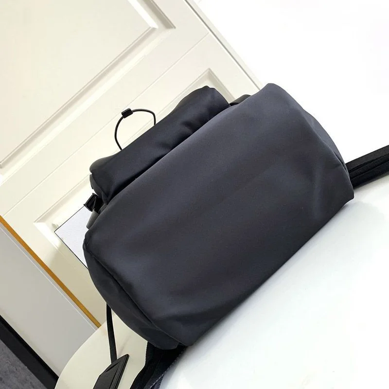 大人気!プラダ新作【ナイロンサフィアーノバックパック コピー】 2VZ135973