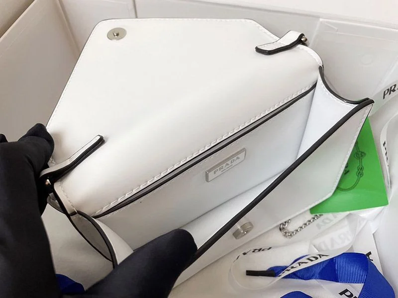 大人気!!最高な材質プラダレザーショルダーバッグ 【追跡付】 pum25599