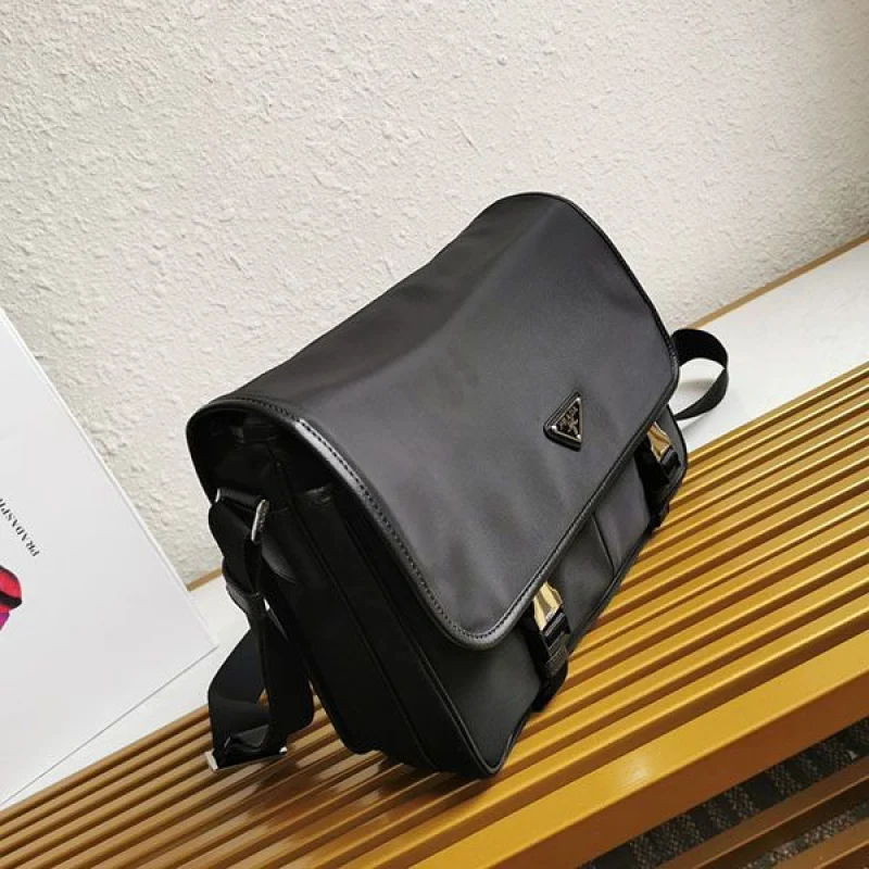 プラダ ショルダーバッグ 偽物 Re-Nylon クロスボディ pub97740