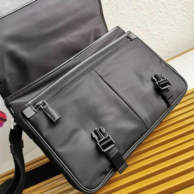 プラダ ショルダーバッグ 偽物 Re-Nylon クロスボディ pub97740