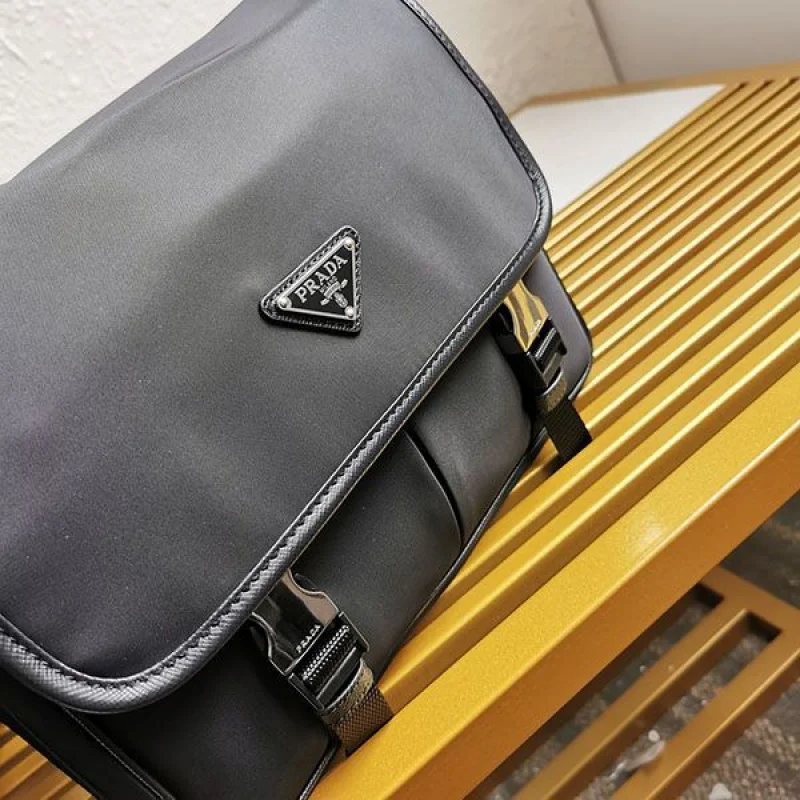 プラダ ショルダーバッグ 偽物 Re-Nylon クロスボディ pub97740