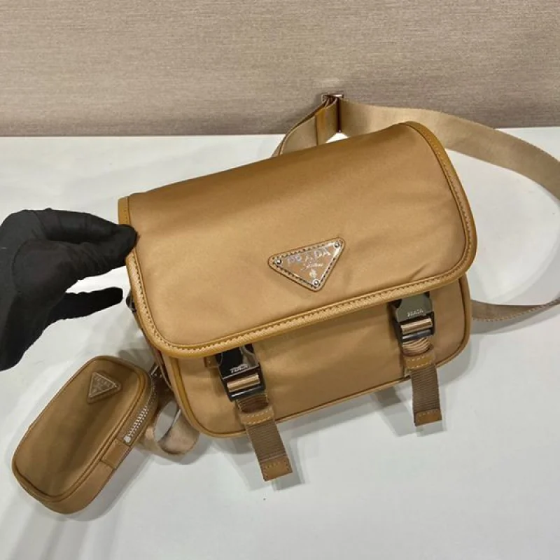 ハイブランド コラボ 2022プラダ Re-Nylon x サフィアーノレザー ショルダーバッグ 偽物 pud08087