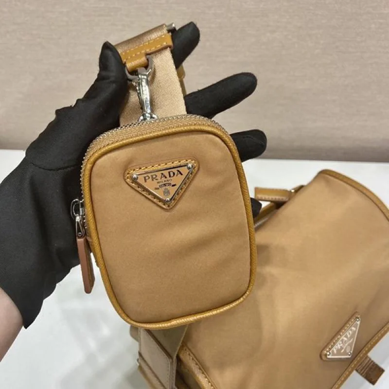 ハイブランド コラボ 2022プラダ Re-Nylon x サフィアーノレザー ショルダーバッグ 偽物 pud08087