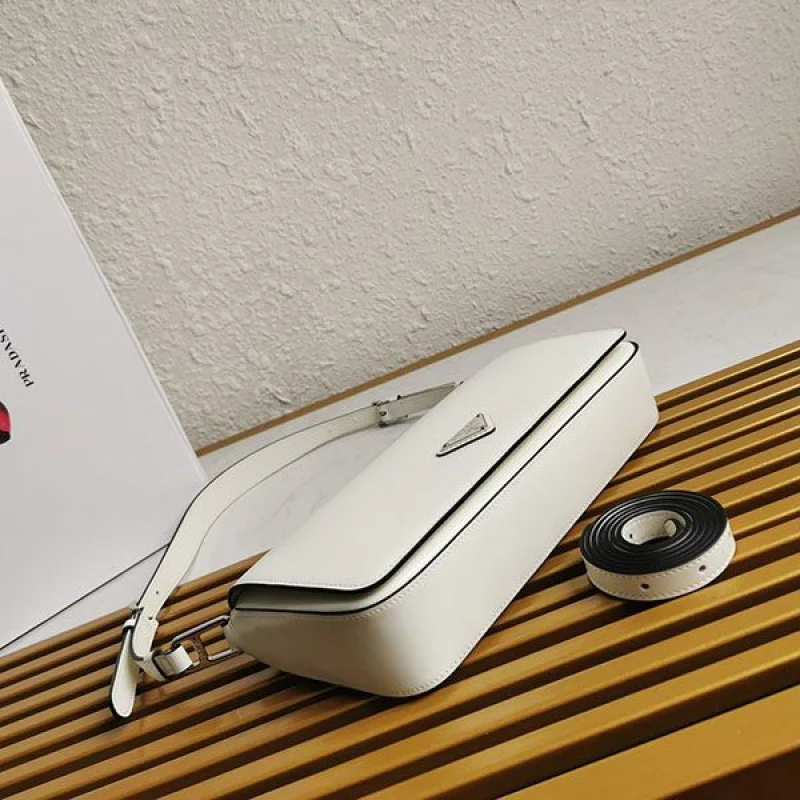 セール新作 プラダ ファム コピー ブラッシュドレザー バッグ puf12464