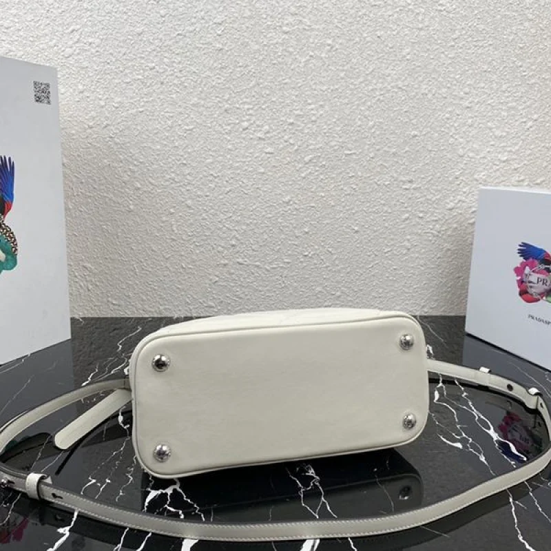 ☆超人気☆プラダ ロゴ ハンドバッグ ショルダーバッグ コピー puf30026