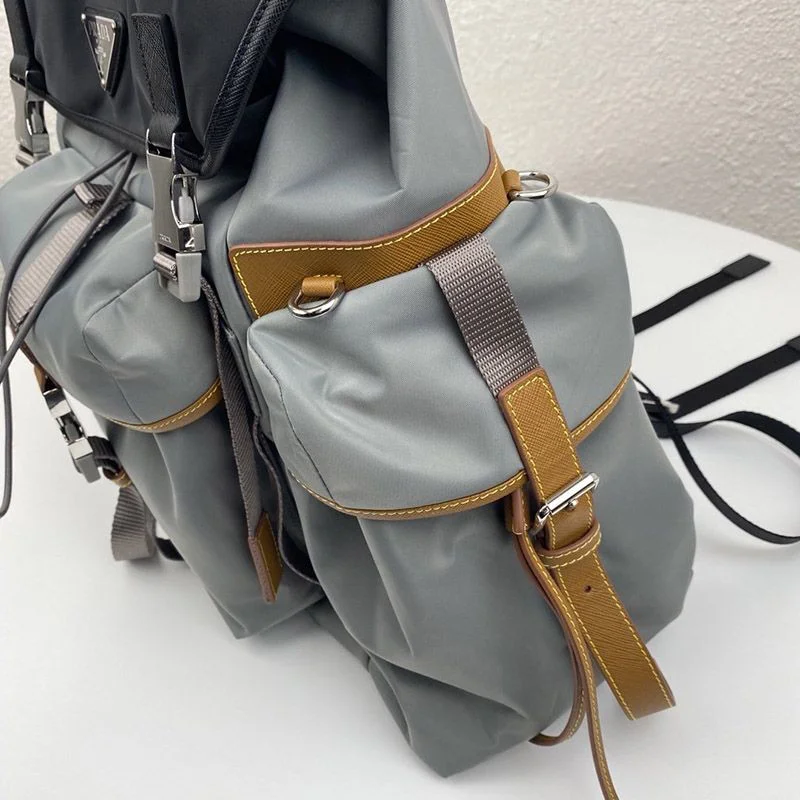 世界中で大人気♪プラダ 偽物☆テクニカルファブリックサフィアーノレザー バックパック puh47642