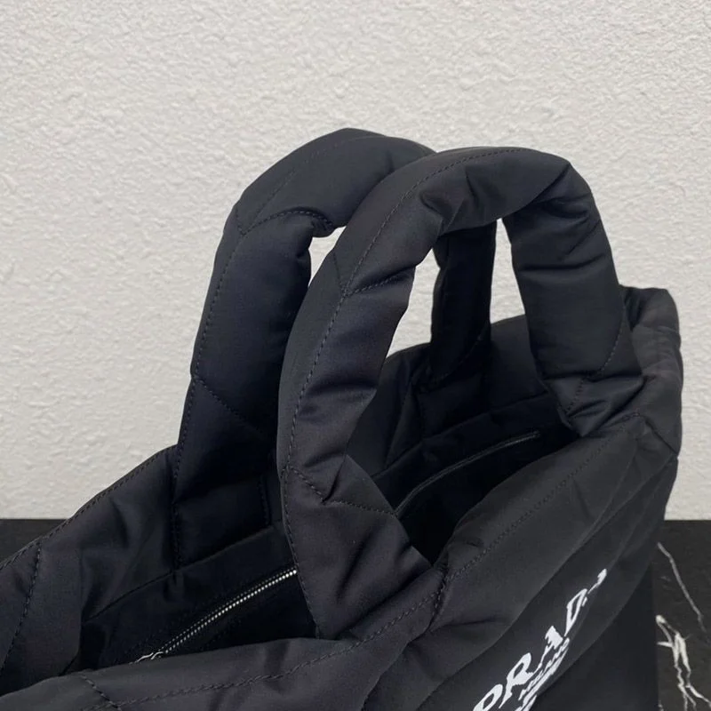 一目惚れ♪【プラダ】パデッド Re Nylon コピートートバッグ リナイロン★VERY雑誌付録 puh73084
