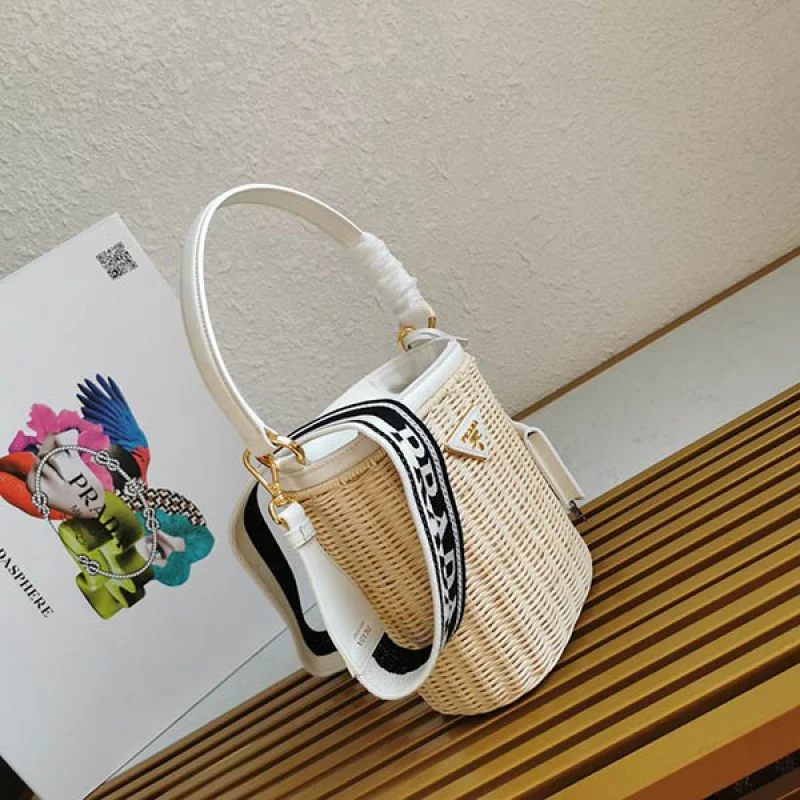 日本未入荷☆防犯面も安心のファスナー付 ミニかごバック コピー☆プラダ 2色 pui79618