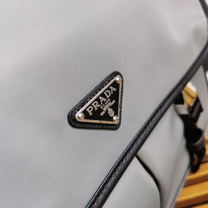 お洒落 プラダ ショルダーバッグ コピー Re-Nylon クロスボディ puj95021