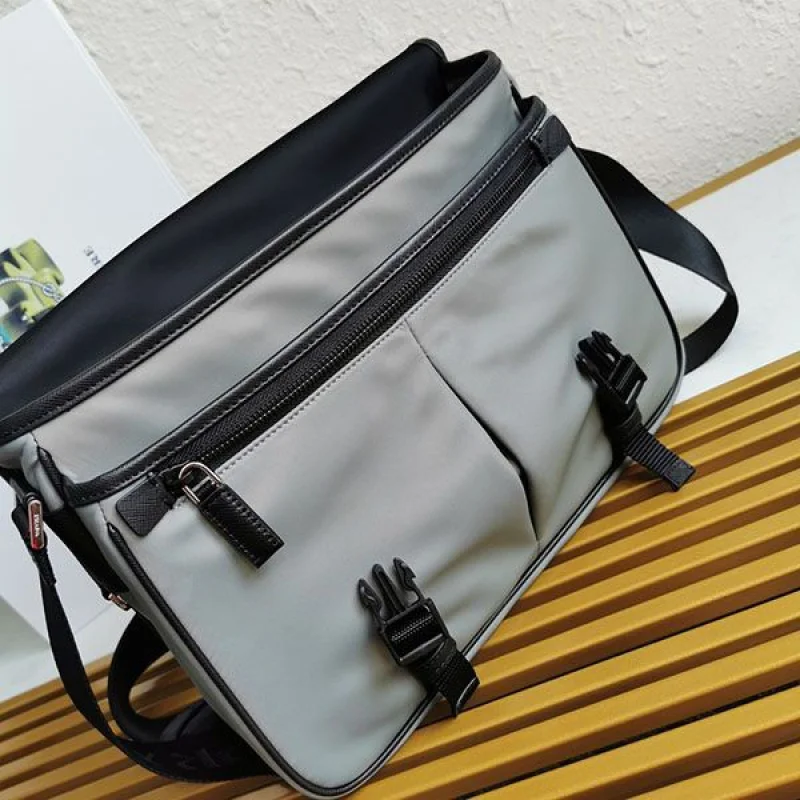 お洒落 プラダ ショルダーバッグ コピー Re-Nylon クロスボディ puj95021
