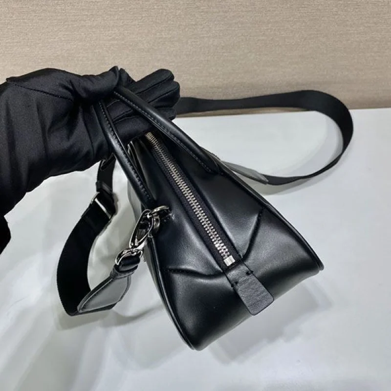 争奪戦 プラダ レディース トップハンドルバッグ コピー puk49508