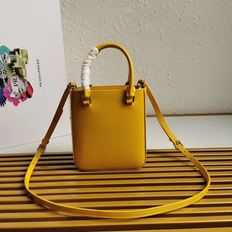 日本未入荷【プラダ】スモール ブラッシュドレザー 偽物トートバッグ pul09666