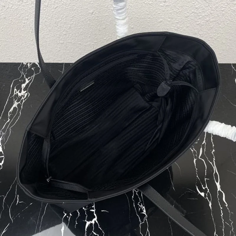 希少プラダ Re-Nylon トートバッグ コピー レザー ロゴ pum25160
