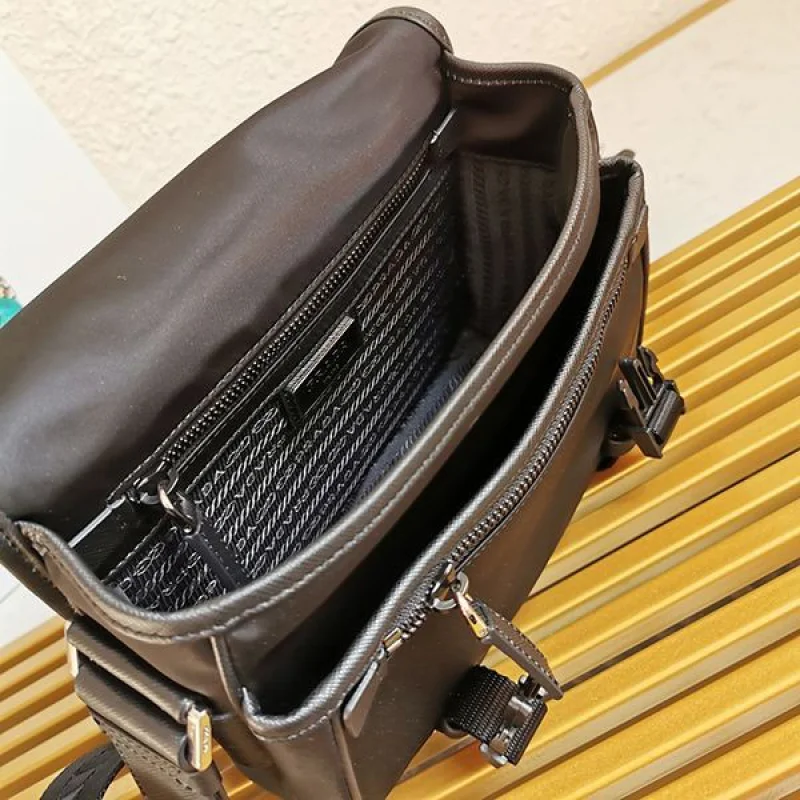 高品質プラダ Re-Nylon x サフィアーノレザー ショルダーバッグ 偽物 pun61743