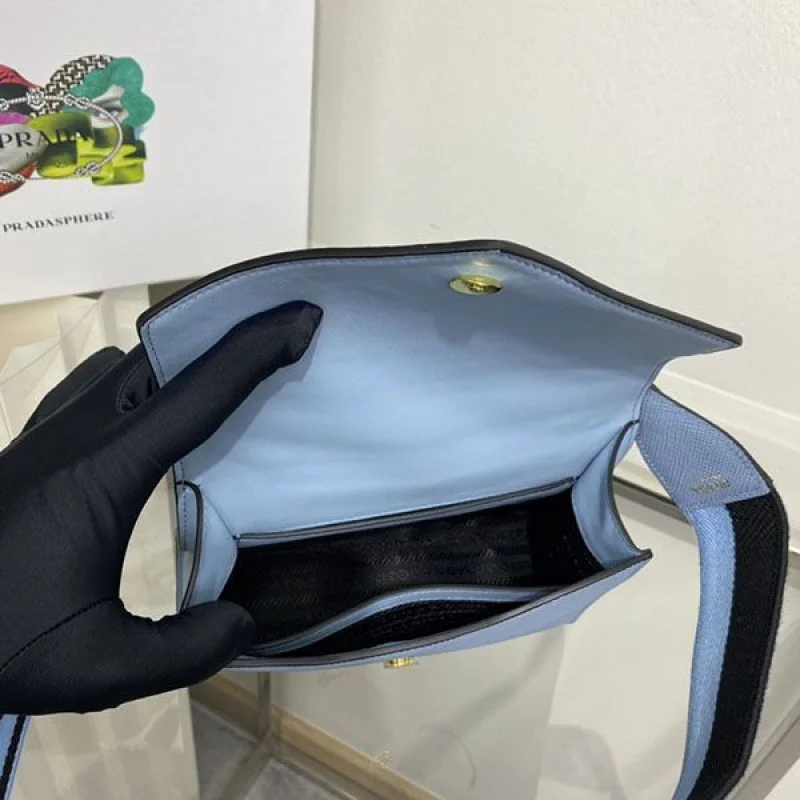 超話題!プラダ モノクローム サフィアーノ レザー バッグ コピー puo64777