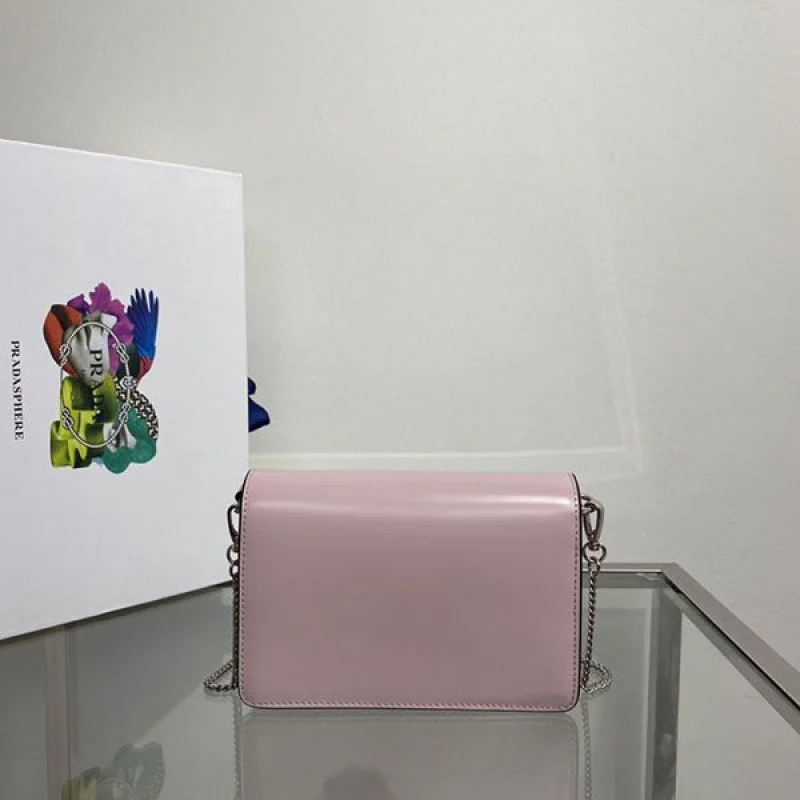 21-22AW プラダ ブラッシュドレザーショルダーバッグ コピー ビッグロゴ チェーン pup41758