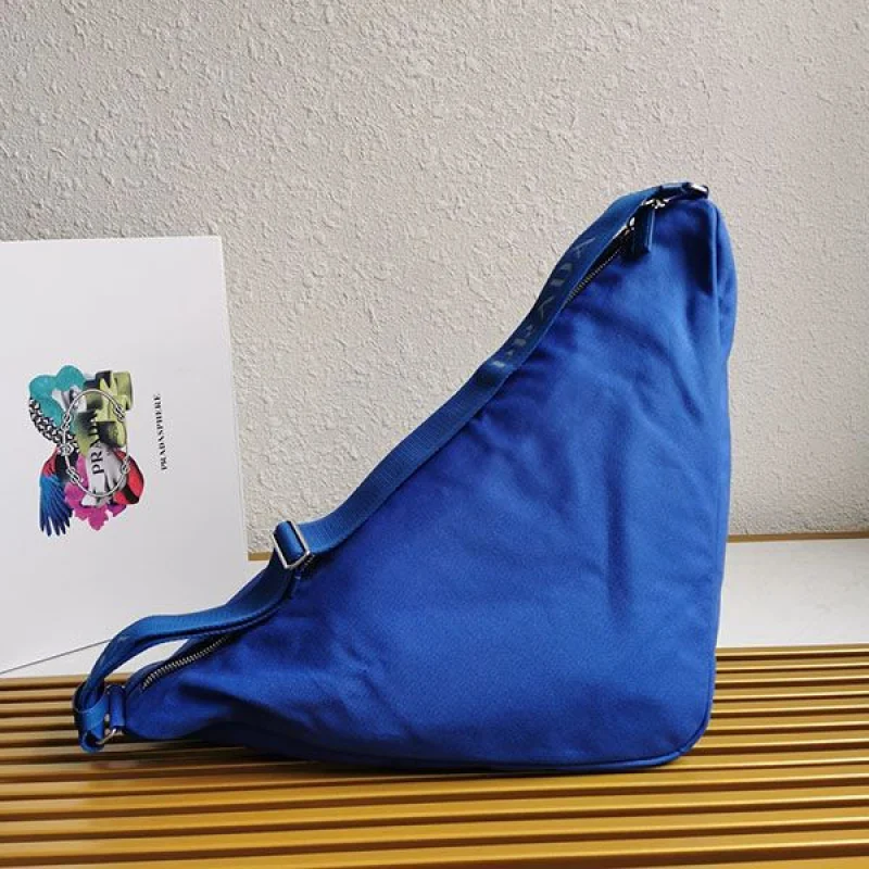 21-22AW プラダ トライアングル キャンバスバッグ 偽物 puq32331