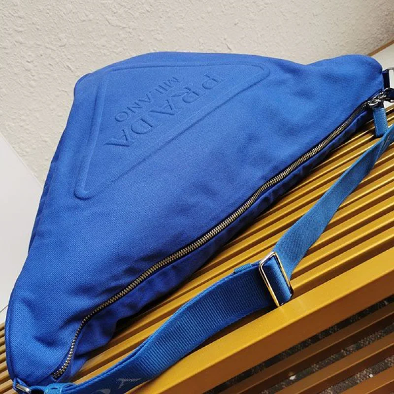 21-22AW プラダ トライアングル キャンバスバッグ 偽物 puq32331