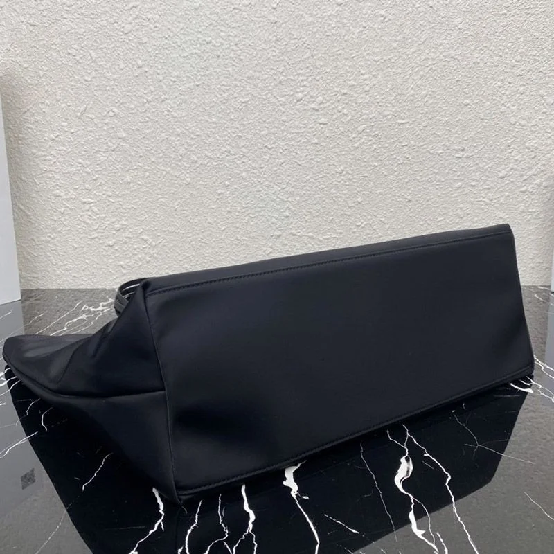 超希少!【プラダ】プラダ*Re Nylon 偽物サフィアーノレザー トートバッグ pus78470