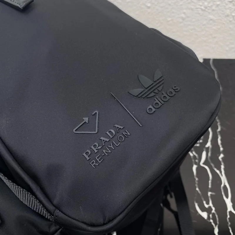 《大人気》プラダ アディダス コピー Re-Nylon バックパック puu71574