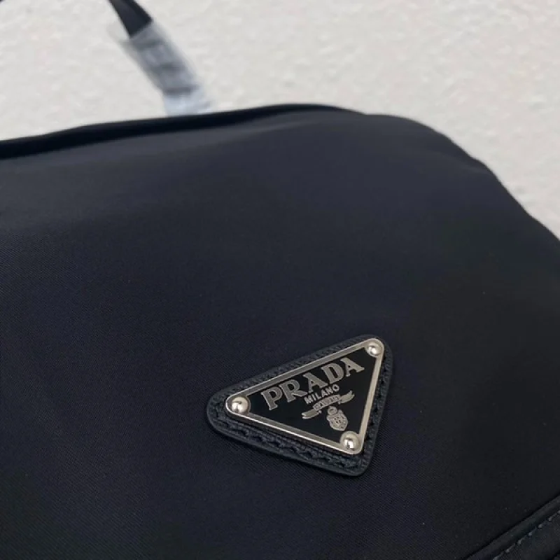 《大人気》プラダ アディダス コピー Re-Nylon バックパック puu71574