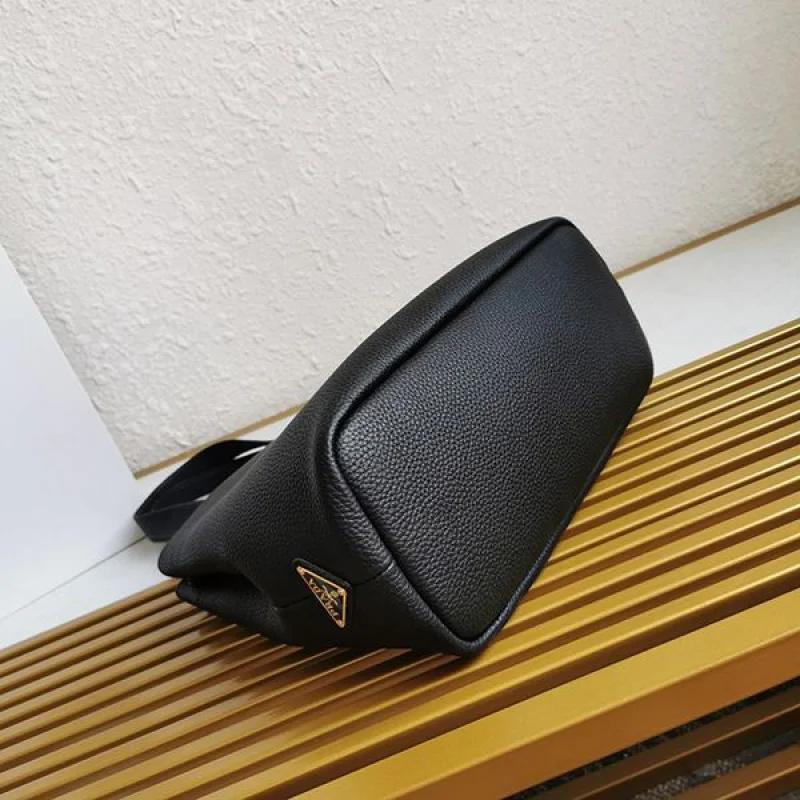 可愛いプラダ スーパーコピー ミディアム レザー ロゴ トートバッグ 1BG384 puu92869