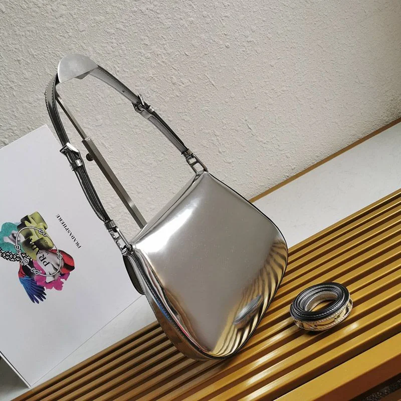 セール新作 プラダ★フラップ付きクレオショルダーバッグ コピー puv08714