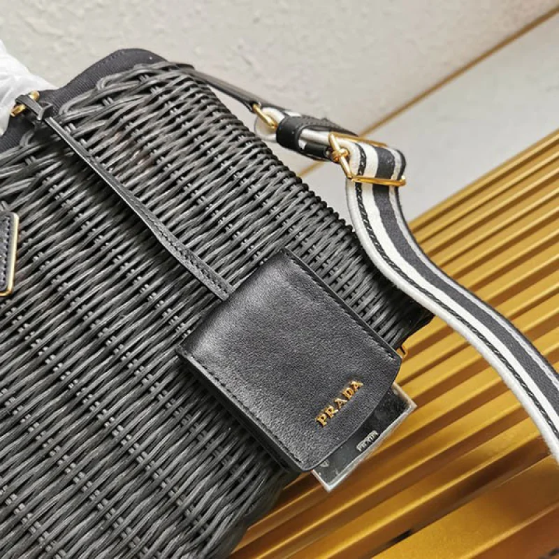 プラダ ウィッカーキャンバス かごバッグ 偽物 puw14407