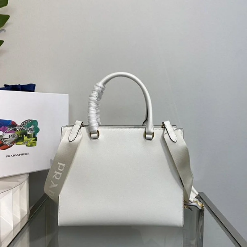 可愛いプラダ サフィアーノレザー ハンドバッグ 偽物 puw42400