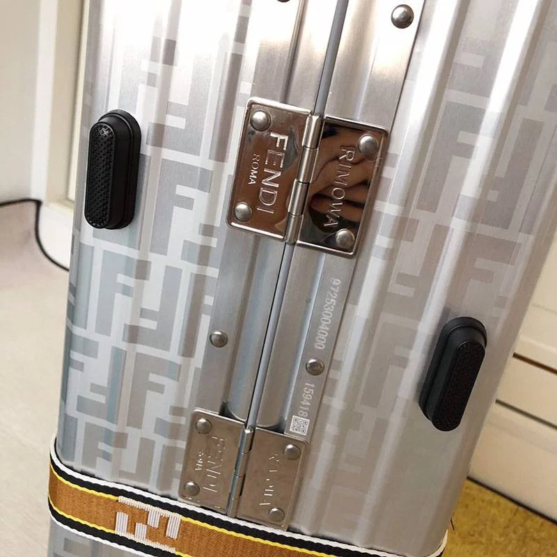 日本未入荷フェンディ リモワ コピー コラボスーツケース ria19379