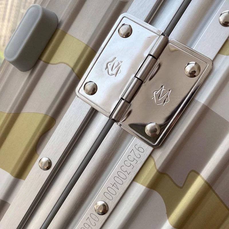 最安値挑戦リモワ 偽物 キャビン55cmカモフラージュプリントアルミスーツケース rio34678