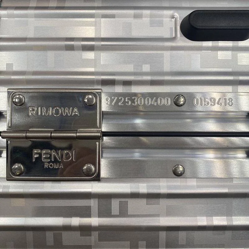 大人気!!新色フェンディ X リモワ コピー コラボ スーツケース ris44229