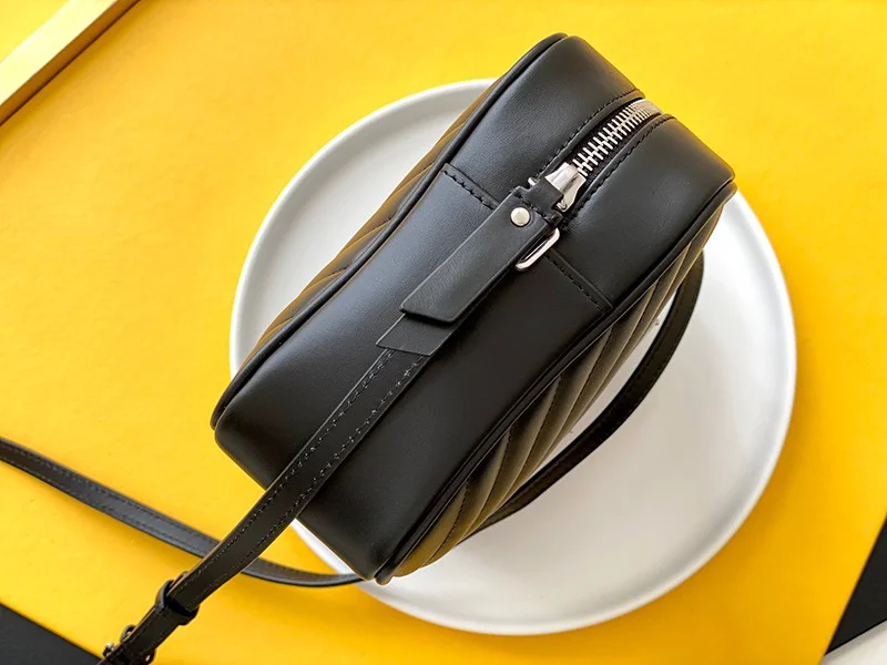 《大人気》サンローラン ショルダーバッグ 偽物☆ルー キルティングレザー カメラバッグ Sak48634
